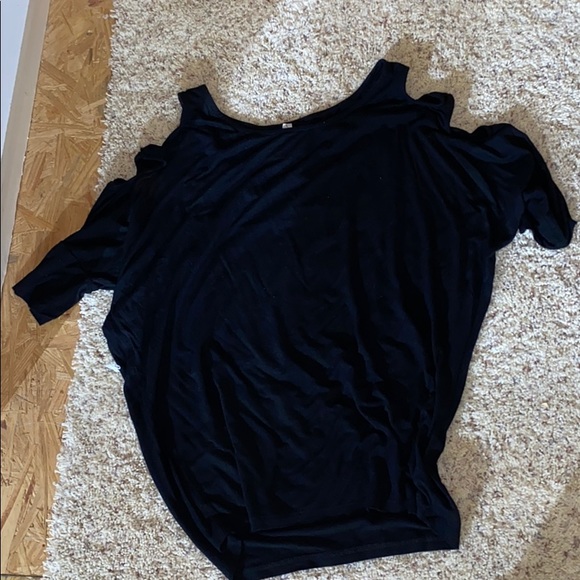 This is a long sleeve black top. - Picture 4 of 4